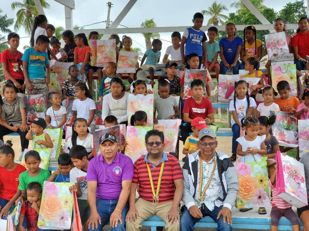 Ministers Spread Christmas Cheer to Thousands of Children in Regions 5 and 6