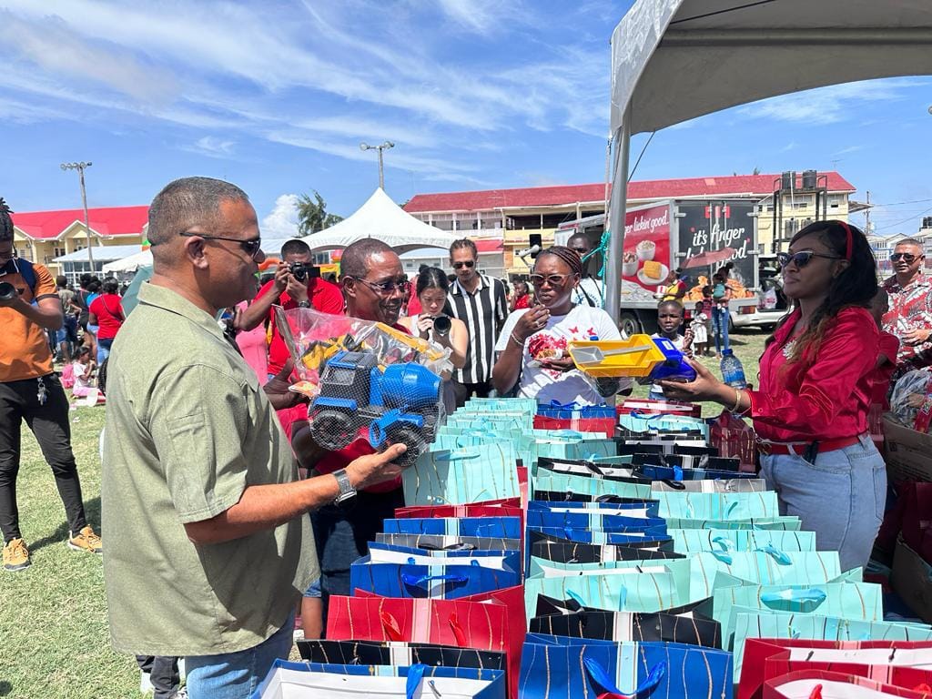 Top Cop Clifton Hicken Spreads Christmas Joy with Children’s Gift Drive