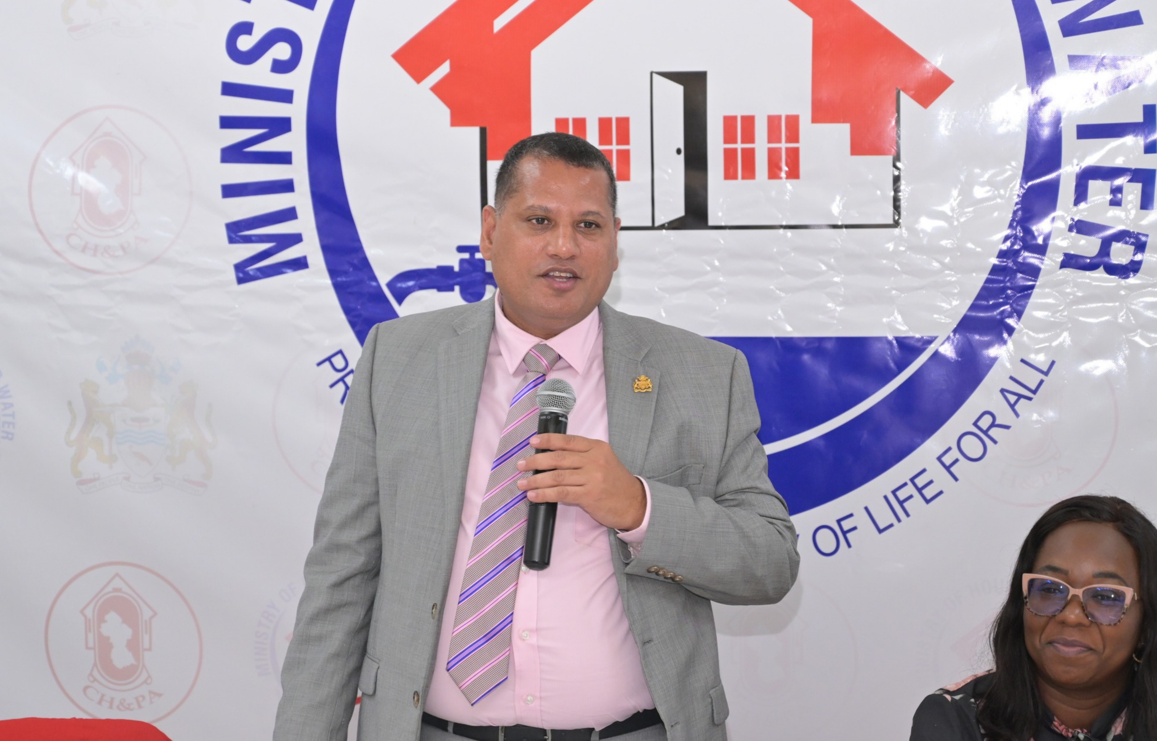 Housing Ministry Provides Assistance Vouchers to 32 Laing Avenue Residents