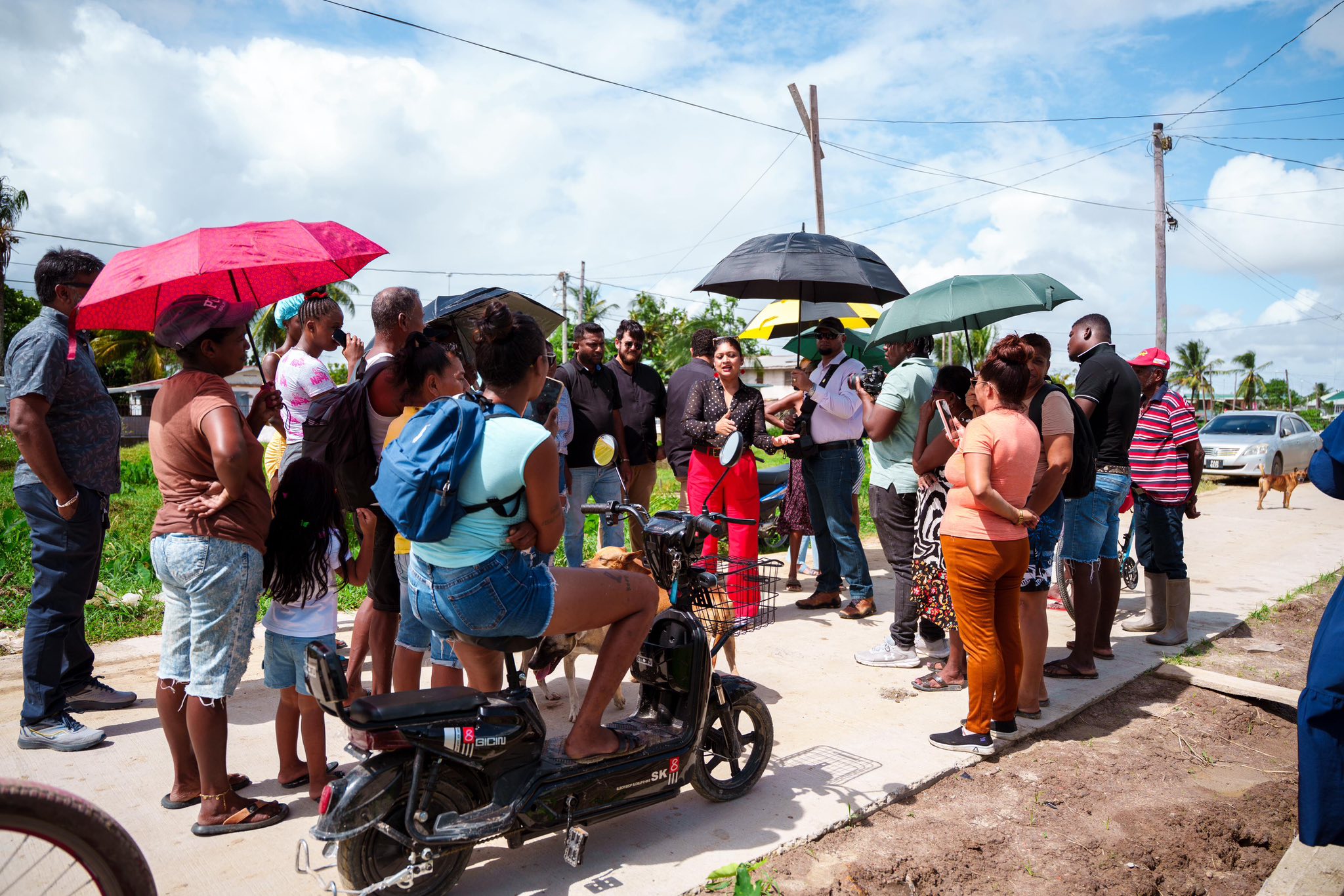 Min. Manickchand addresses concerns of residents during walkabout in Skull City, Patentia