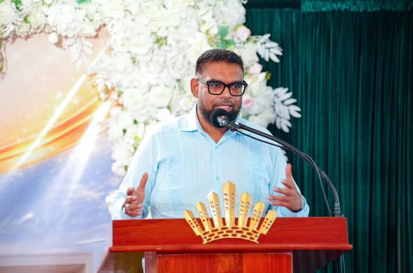 Gov’t to establish modern plazas to end roadside vending