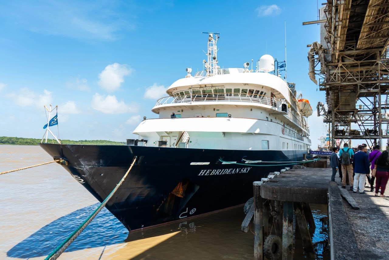 Cruise ship docks in Port Georgetown