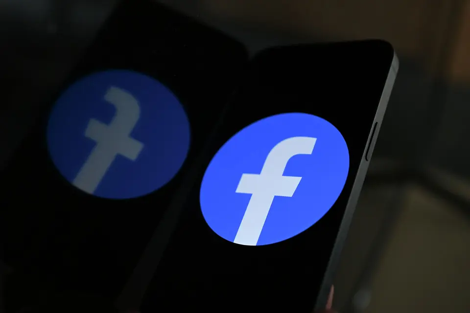 Facebook, Instagram and WhatsApp outages resolved after being down for 100K+ users Friday