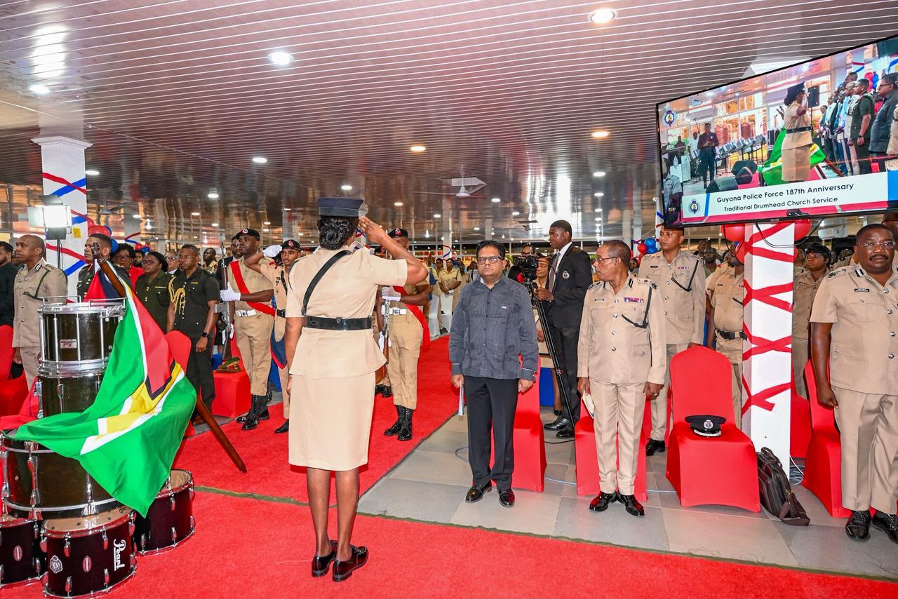 Minister Singh congratulates the GPF