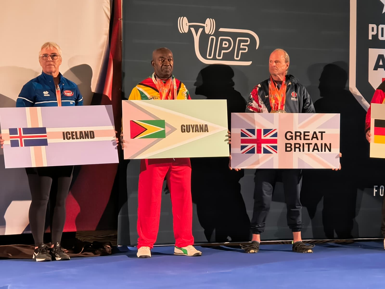 Tucker sets new South American Squat, Deadlift and Total records enroute to 3 silver medals and 1 bronze 